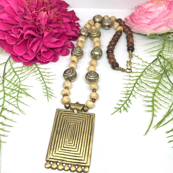Vintage Jewelry - VINTAGE⚜️Genuine Stone & Wooden Beaded Medallion Necklace